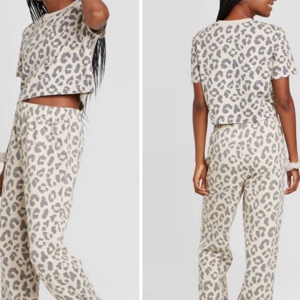 Colsie Leopard Crop Top - Picture 2 of 7